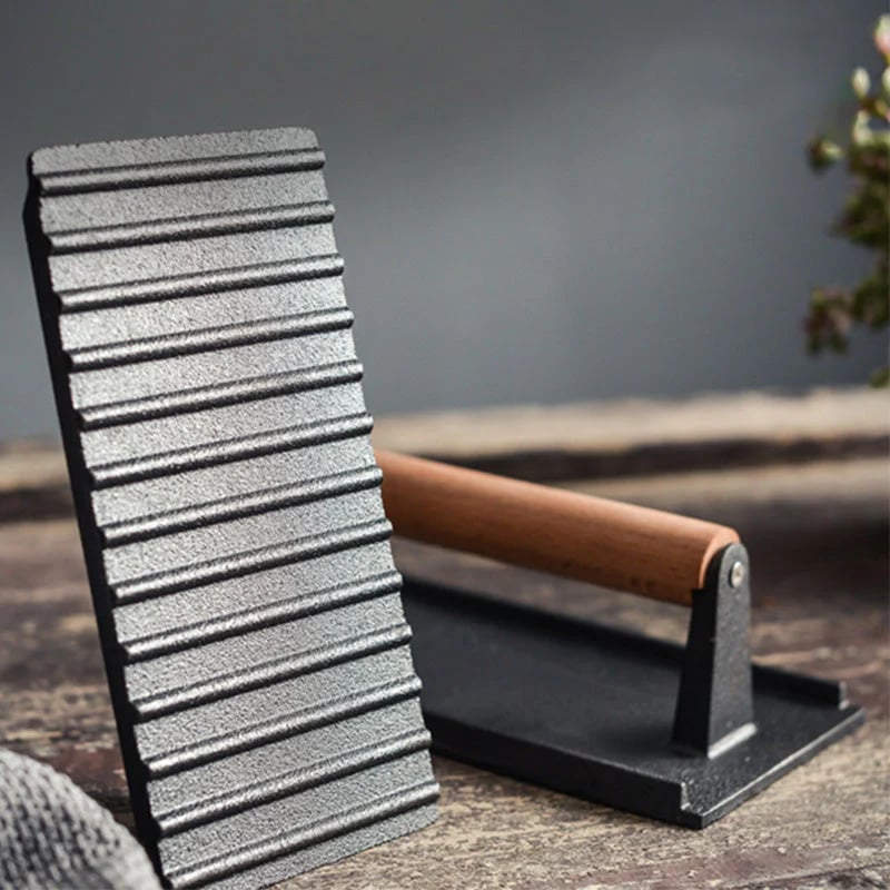 Crisp Burger Press | Durable Cast Iron with Wooden Handle - Hartwella