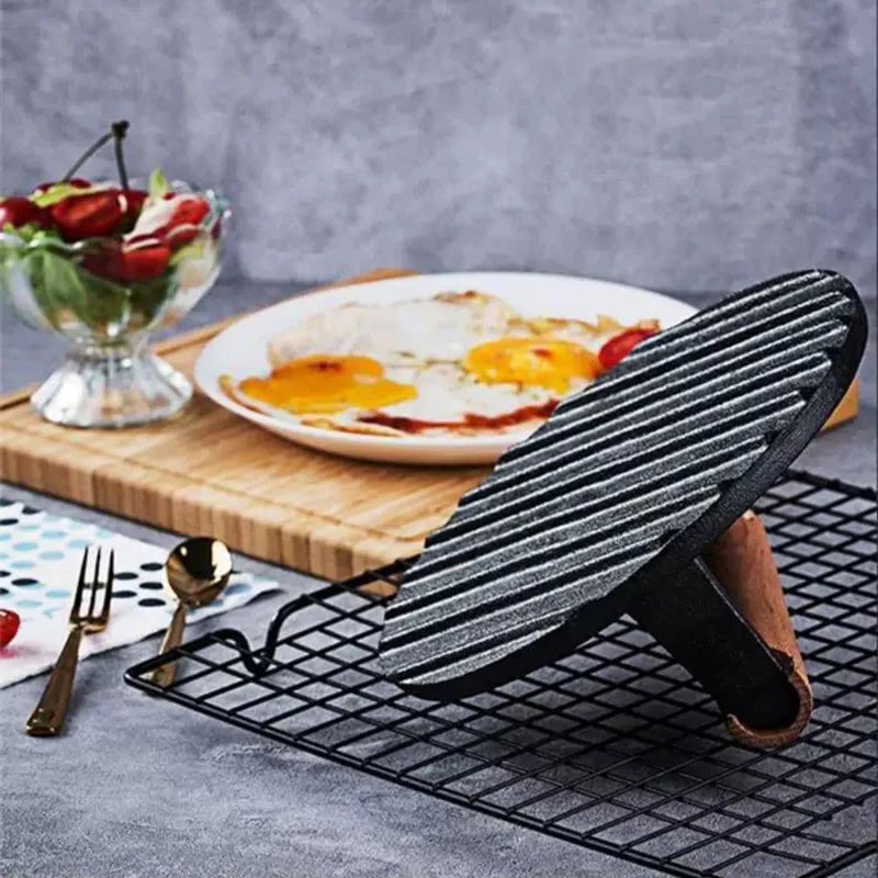 Crisp Burger Press | Durable Cast Iron with Wooden Handle - Hartwella