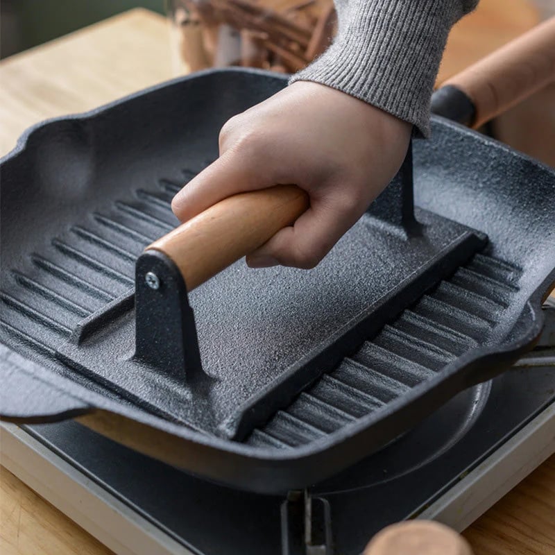 Crisp Burger Press | Durable Cast Iron with Wooden Handle - Hartwella