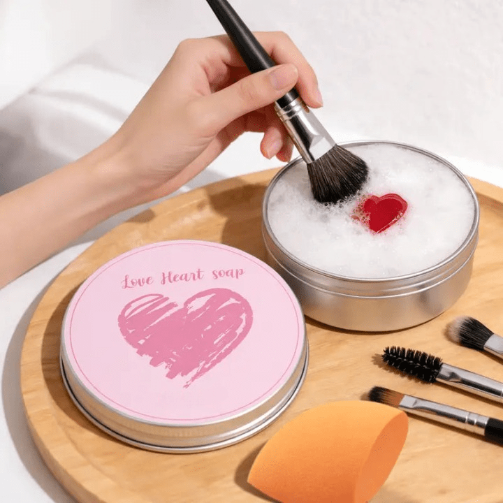 Hedra Makeup Brush Cleaner | Heart-Shaped Soap with Silicone Scrubber - Hartwella