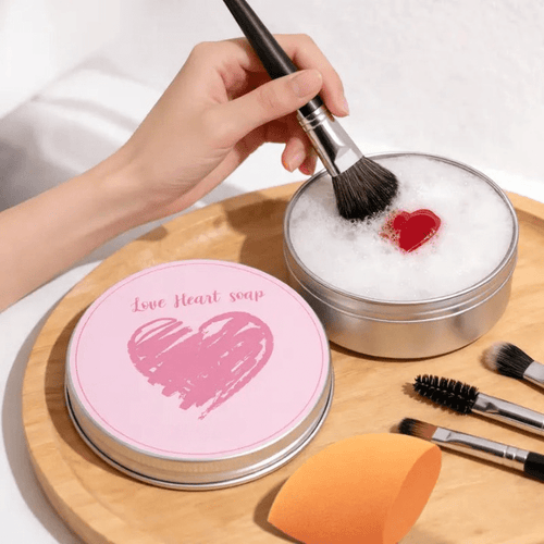 Hedra Makeup Brush Cleaner | Heart-Shaped Soap with Silicone Scrubber - Hartwella
