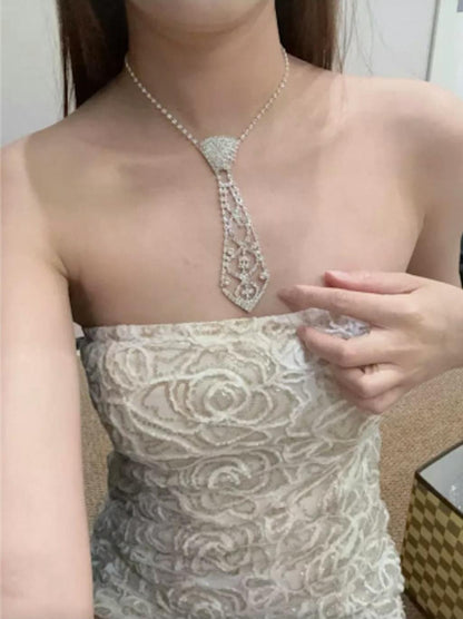 Lunara Crystal Necklace | Elegant Crystal Design, Lightweight and Comfortable - Hartwella