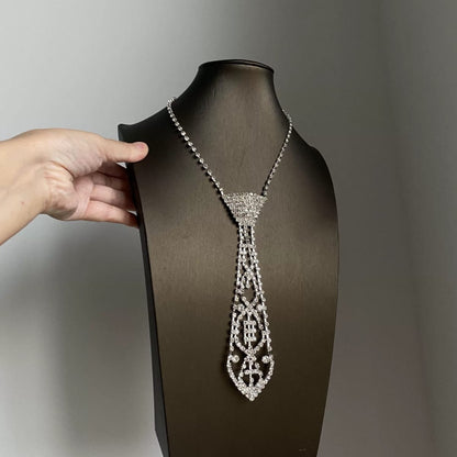 Lunara Crystal Necklace | Elegant Crystal Design, Lightweight and Comfortable - Hartwella