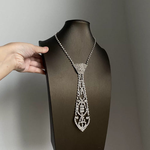 Lunara Crystal Necklace | Elegant Crystal Design, Lightweight and Comfortable - Hartwella