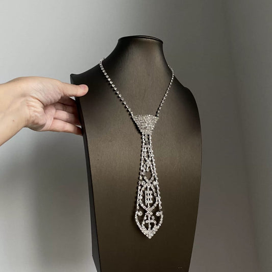 Lunara Crystal Necklace | Elegant Crystal Design, Lightweight and Comfortable - Hartwella