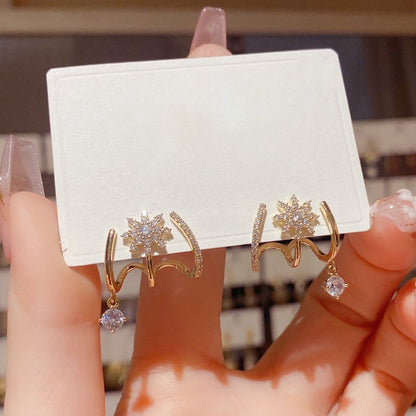 Sparklia Claw Earrings | Celestial Design, Comfortable Fit - Hartwella